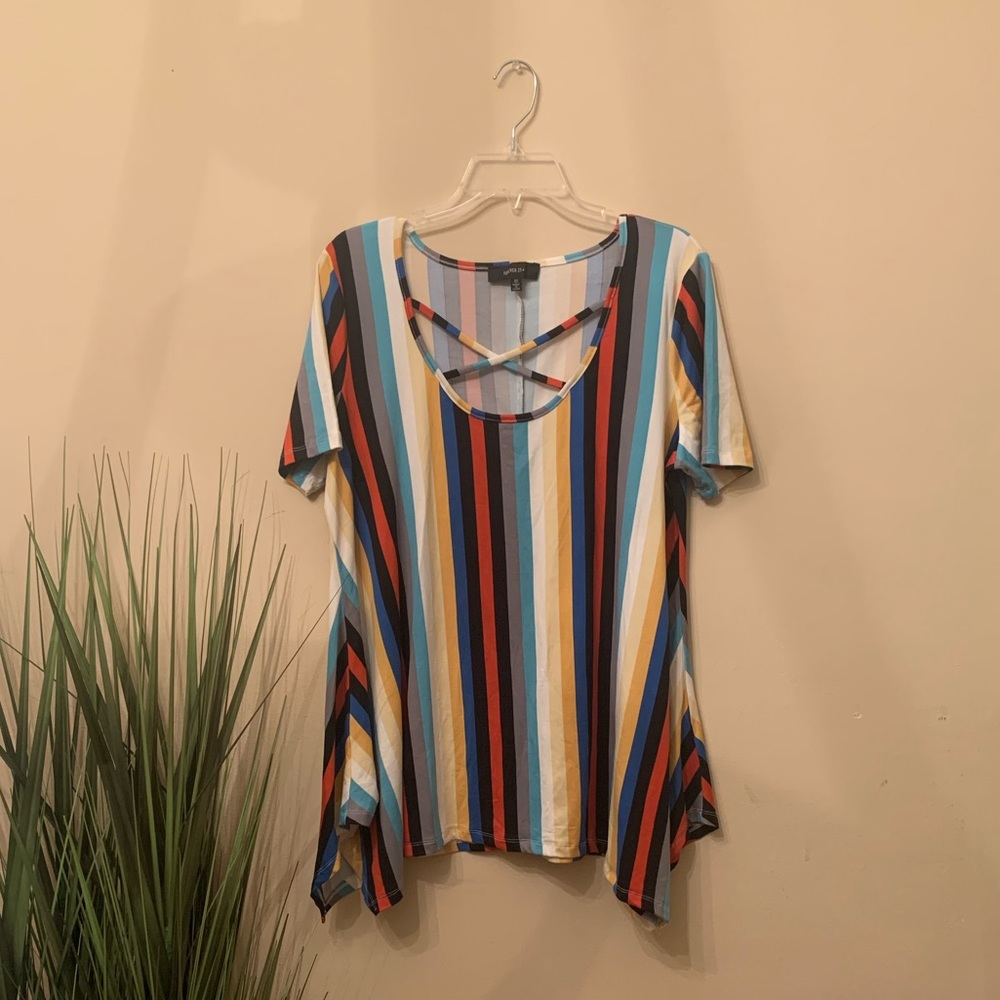 Forever 21+ Top - Picture 2 of 4